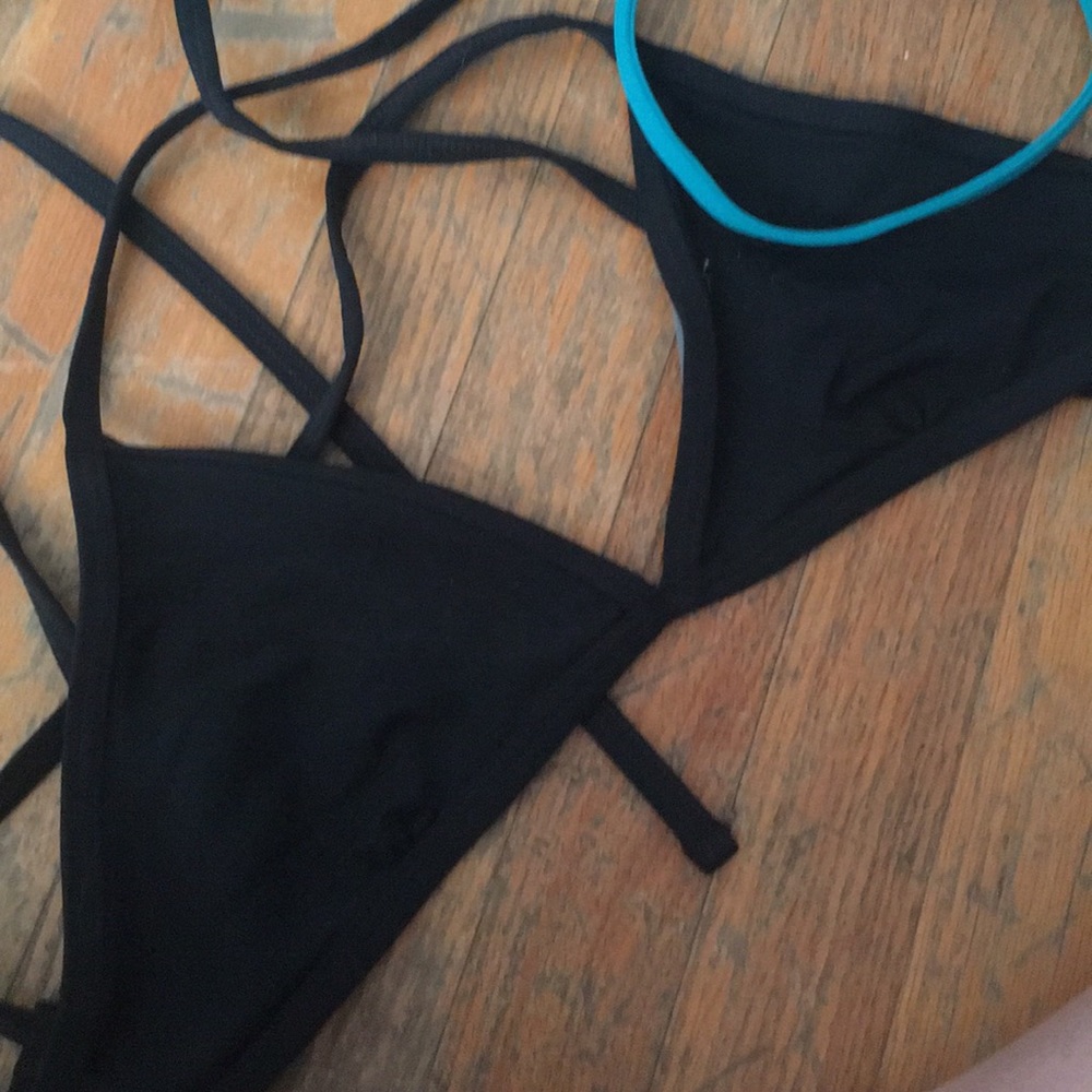 $22 Jolyn Triangle Top Medium